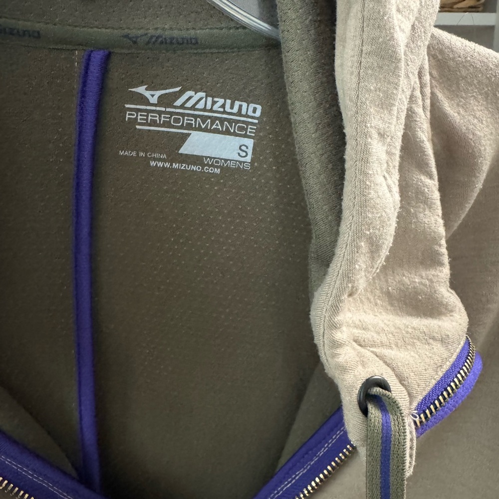 Mizuno Tan Cropped Hoodie Ronda Rousey Collection - Picture 2 of 6